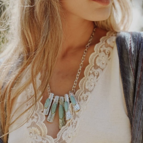 NWT Turquoise and Silver Pendant Necklace - Picture 2 of 5